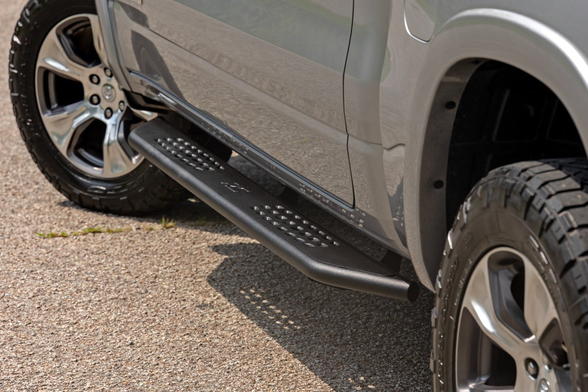 OV2 Running Boards | Side Step Bars | Crew Cab | Ram 1500 (19-26)/1500 TRX (21-24) - Steps & Runningboard (Image 5 of 6)