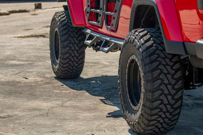 RC Contoured Drop Steps | Jeep Gladiator JT 4WD (2020-2026) (manufacturer page)