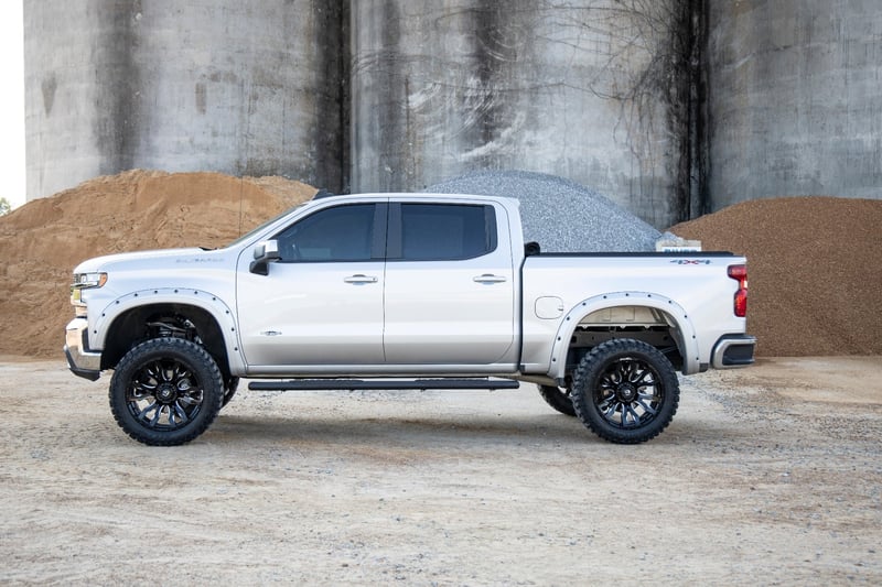 RC Oval Nerf Step | Crew Cab | Chevy/GMC 1500/2500HD/3500HD (19-26) (manufacturer page)