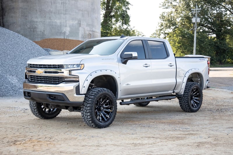 RC Oval Nerf Step | Crew Cab | Chevy/GMC 1500/2500HD/3500HD (19-26) (manufacturer page)