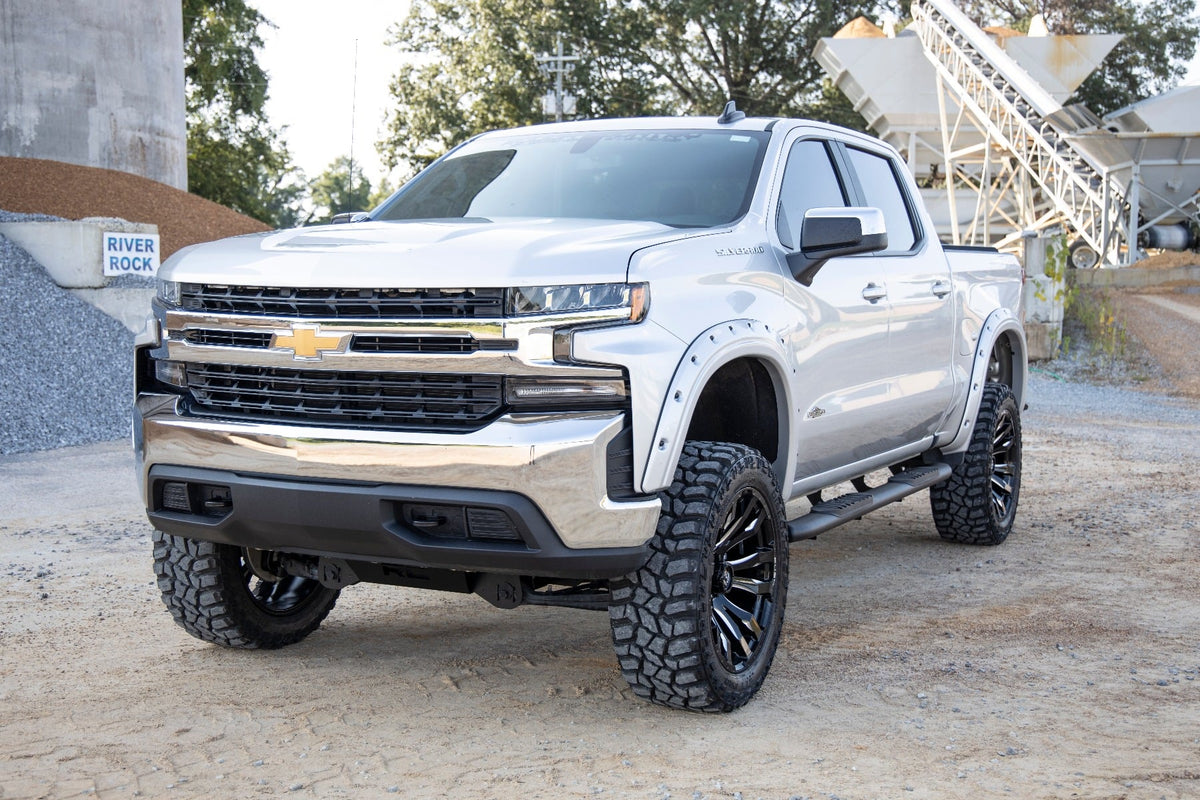 Oval Nerf Step | Crew Cab | Chevy/GMC 1500/2500HD/3500HD (19-26) - Steps & Runningboard (Image 2 of 6)