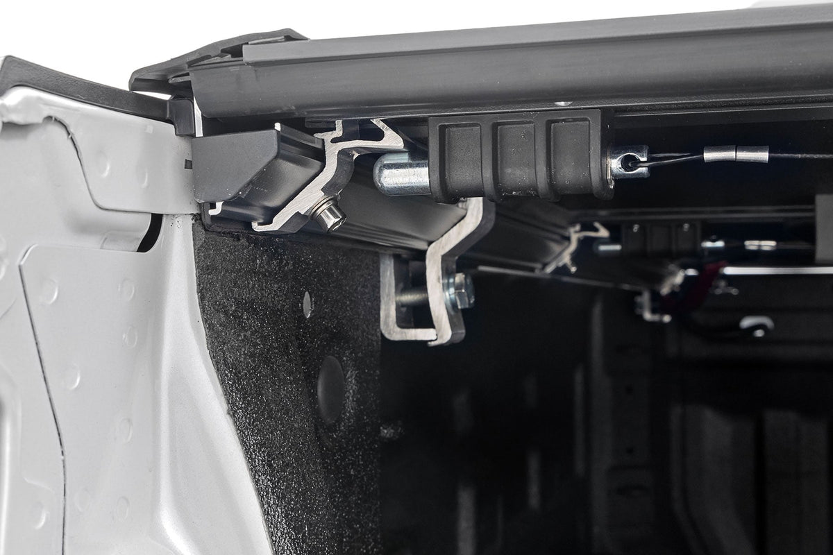 Hard Low Profile Bed Cover | 6'7" Bed | Rail Cap | Chevy/GMC 1500/2500HD/3500HD (14-19 & Classic) - Bed Covers (Image 4 of 6)