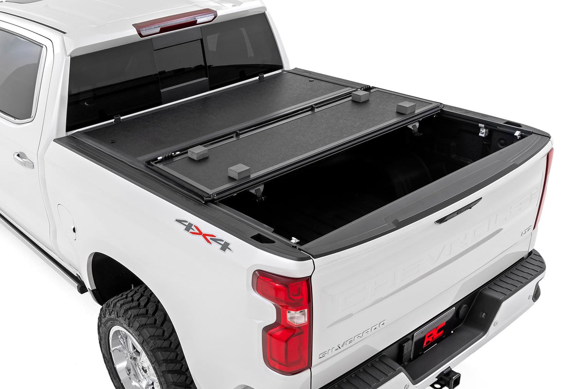 Hard Low Profile Bed Cover | 6'7" Bed | Rail Cap | Chevy/GMC 1500/2500HD/3500HD (14-19 & Classic) - Bed Covers (Image 2 of 6)