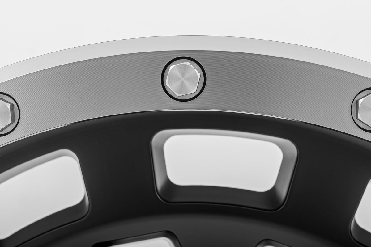 Rough Country 87 Series Wheel | Simulated Beadlock | Black/Machined | 17x8.5 | 6x5.5 | +0mm - RC Wheels (Image 5 of 6)